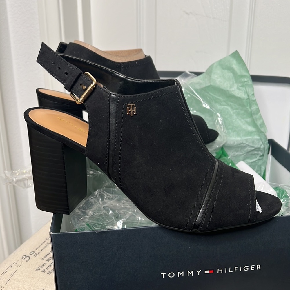 Tommy Hilfiger Suede Heeled Sandal. TWRELITA. Size 10 M New With Out Tags